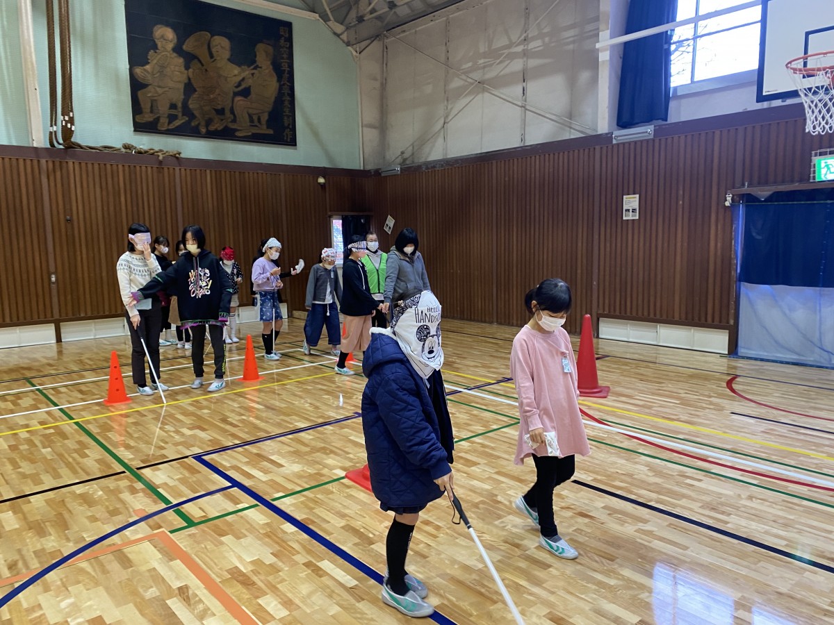 八栄小の福祉教育にお邪魔しました! 船橋市社会福祉協議会